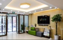 团队130名持证养老护理员中